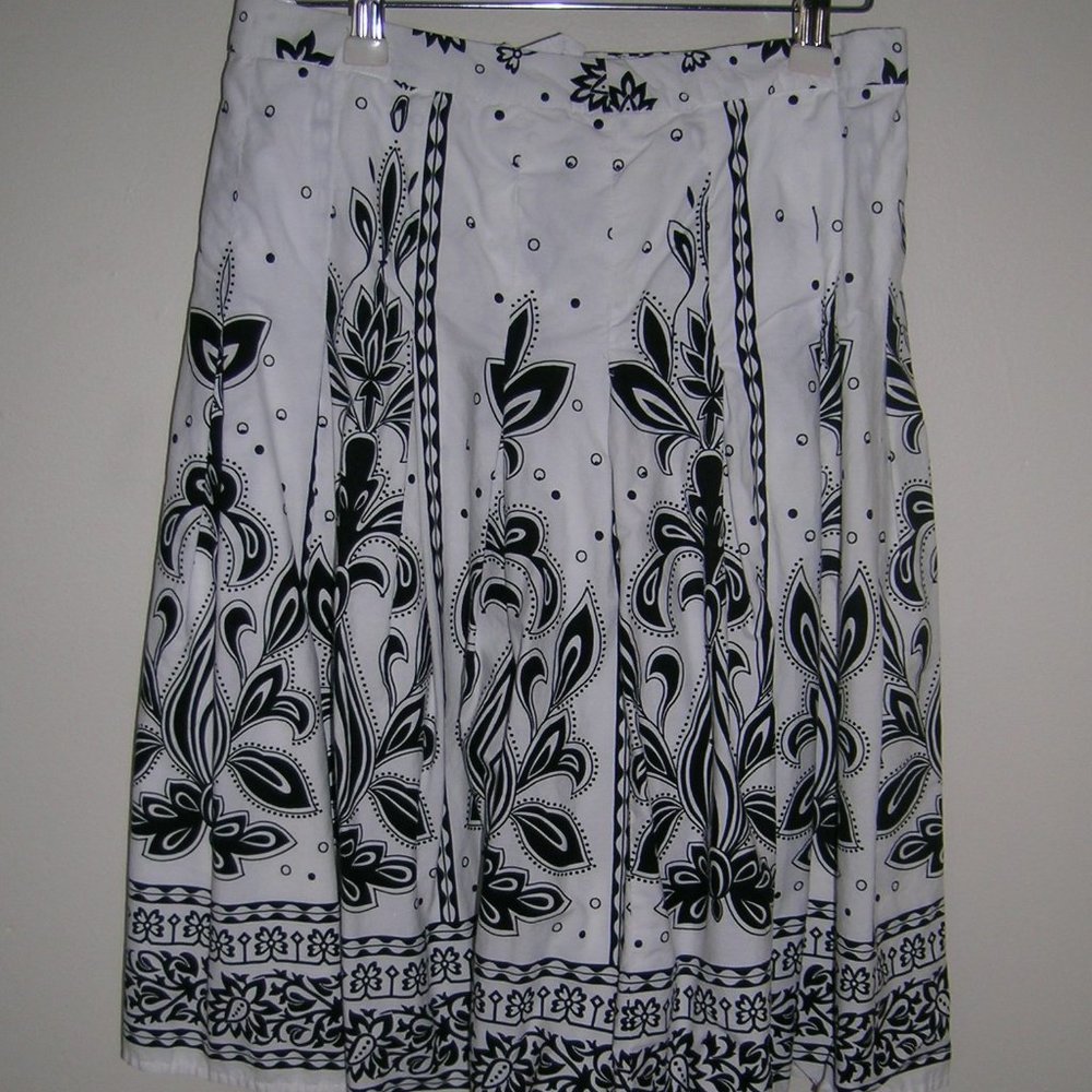Talbots Knife pleated Black White  Lined 100% Cott